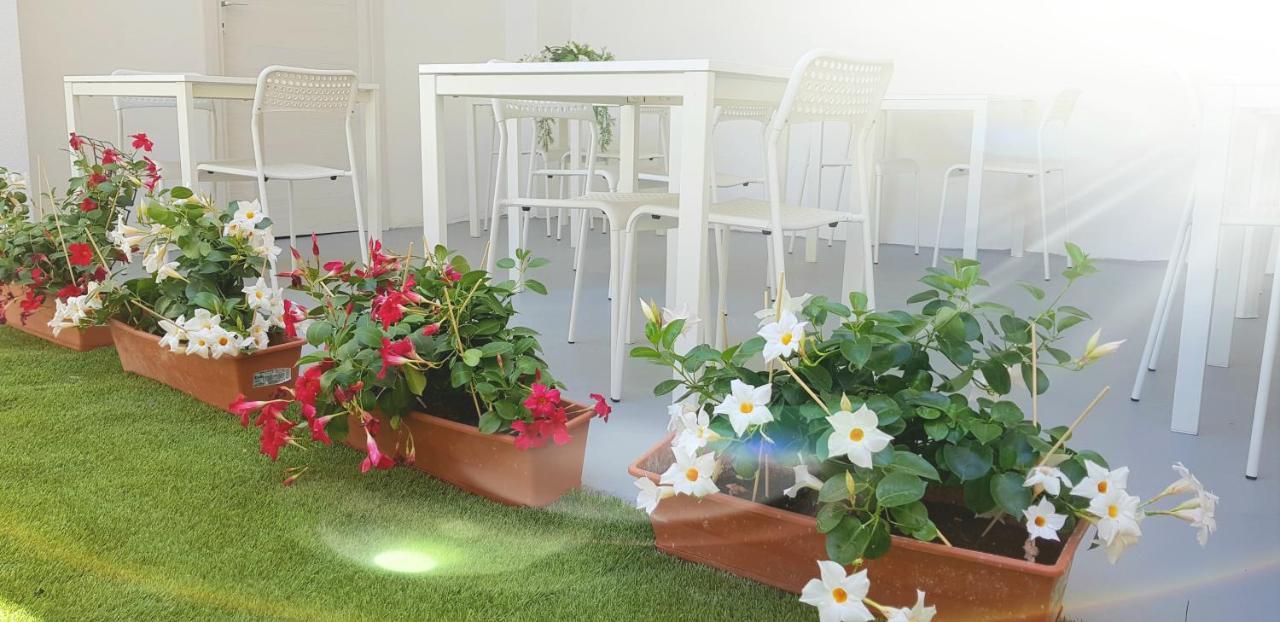 La Smeralda - Boutique Rooms And Breakfast Golfo Aranci Exteriör bild