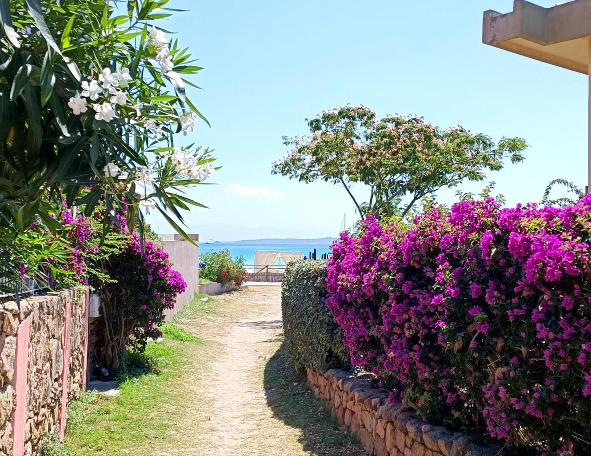 La Smeralda - Boutique Rooms And Breakfast Golfo Aranci Exteriör bild