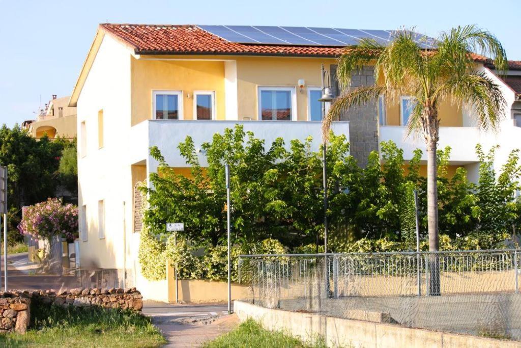 La Smeralda - Boutique Rooms And Breakfast Golfo Aranci Exteriör bild