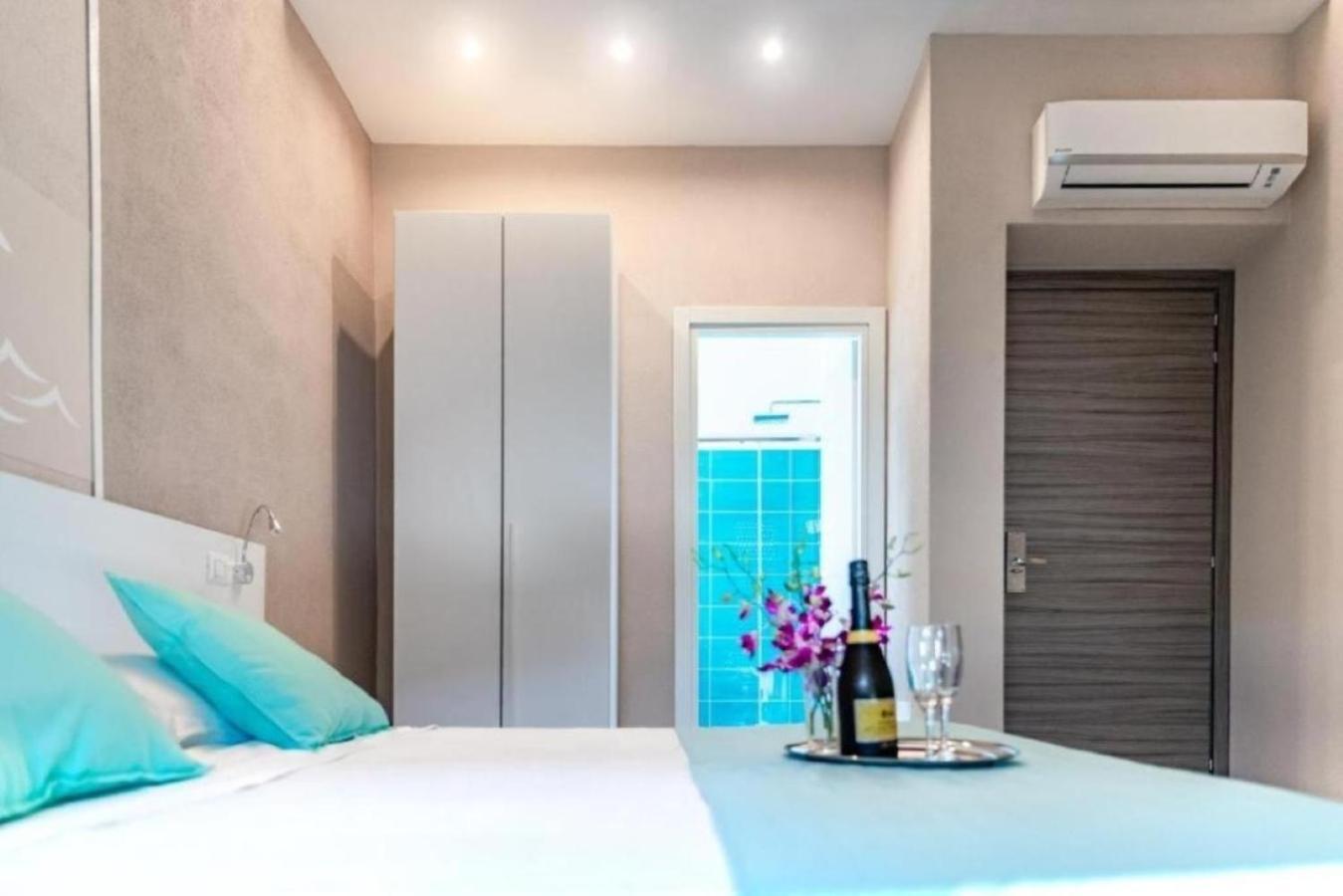 La Smeralda - Boutique Rooms And Breakfast Golfo Aranci Exteriör bild